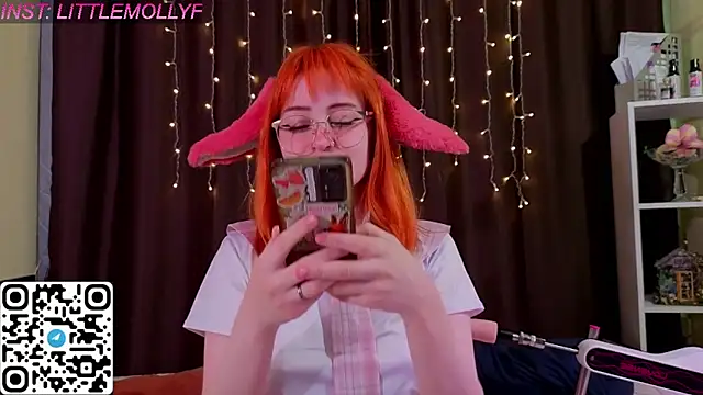 Snapshot of LittleFoxHole chatting on 21, 5, 2026 LittleFoxHole online show from 21, 5, 2026