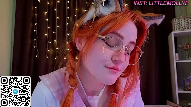Snapshot of LittleFoxHole chatting on 5, 7, 2026 LittleFoxHole online show from 5, 7, 2026