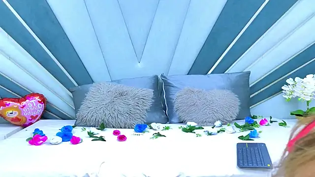 DulceeEsmeralda online show from 12, 2, 2026