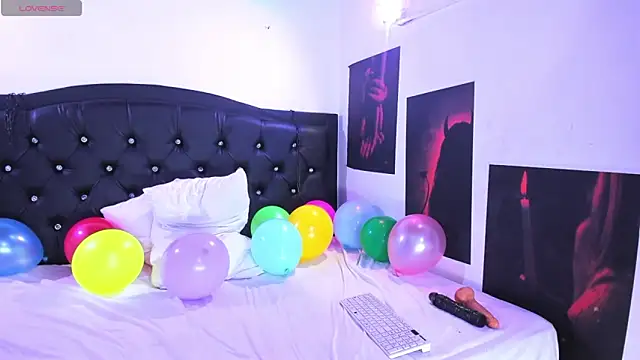 SweetVenomX online show from 23, 12, 2025