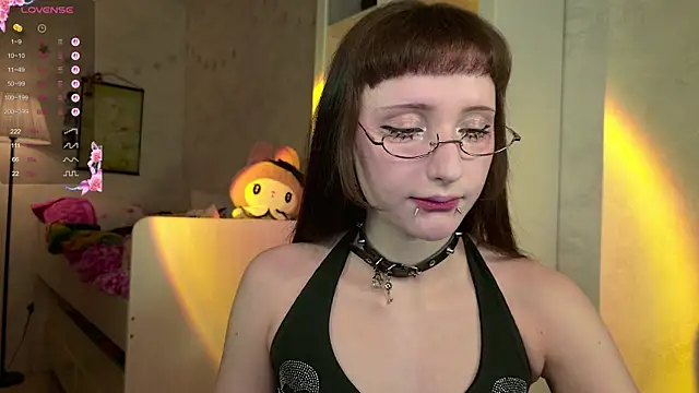 MiraJades online show from 5, 4, 2026