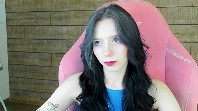 Snapshot of ArinaKubrick chatting on 24, 4, 2026 ArinaKubrick online show from 24, 4, 2026