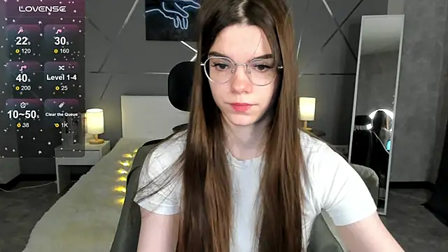 miss  evelyne online show from 18, 12, 2025