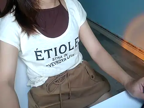 Snapshot of Chichi_86 chatting on 2, 8, 2026 Chichi 86 online show from 2, 8, 2026