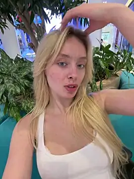 Snapshot of SunnyShiney chatting on 27, 6, 2026 SunnyShiney online show from 27, 6, 2026