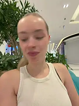 Snapshot of SunnyShiney chatting on 3, 7, 2026 SunnyShiney online show from 3, 7, 2026