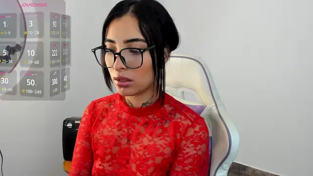 Snapshot of emmi_11 chatting on 29, 4, 2026 emmi 11 online show from 29, 4, 2026