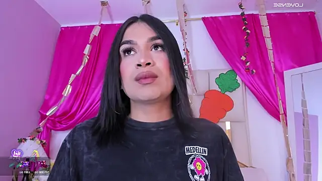 Silvanna-Casstro online show from 6, 4, 2026