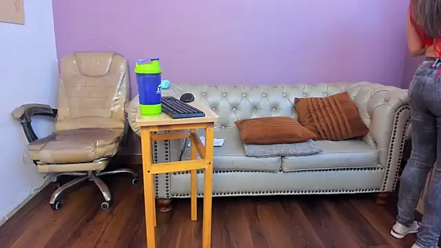 dahianeconnor online show from 13, 4, 2026