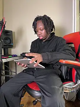 Snapshot of YourLittleBoyfriend chatting on 28, 2, 2026 YourLittleBoyfriend online show from 28, 2, 2026