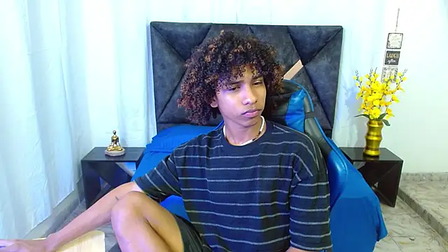 Snapshot of angelll18_ chatting on 7, 7, 2026 angelll18 online show from 7, 7, 2026