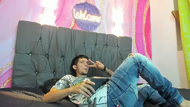 Snapshot of Straight_Guy22 chatting on 8, 1, 2026 Straight Guy22 online show from 8, 1, 2026