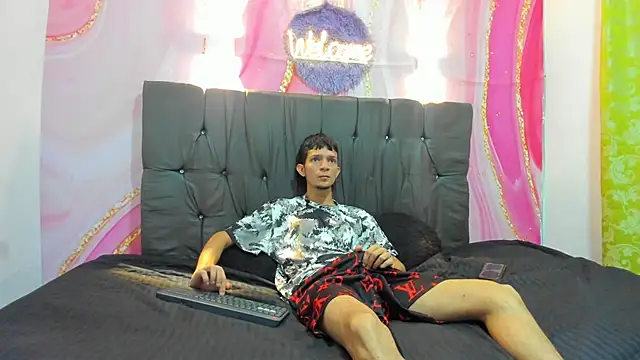 Snapshot of Straight_Guy22 chatting on 11, 1, 2026 Straight Guy22 online show from 11, 1, 2026