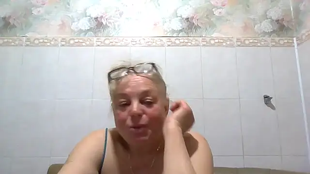 Snapshot of LinaLight88 chatting on 26, 4, 2026 LinaLight88 online show from 26, 4, 2026