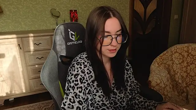 Snapshot of AnneAverry chatting on 3, 2, 2026 AnneAverry online show from 3, 2, 2026