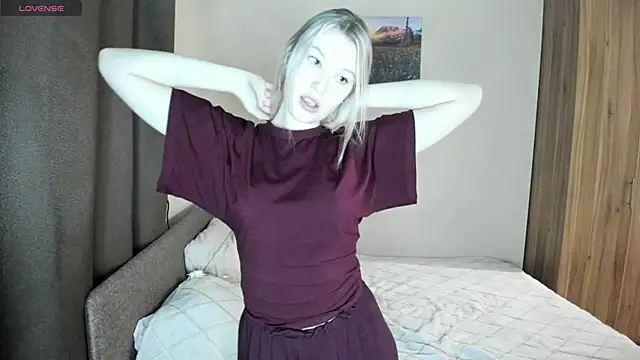 Snapshot of SkyeDavis chatting on 6, 2, 2026 SkyeDavis online show from 6, 2, 2026