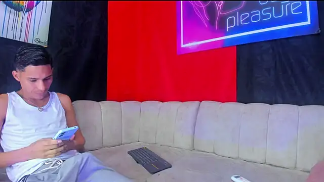 Snapshot of Damian_and_theo chatting on 8, 1, 2026 Damian and theo online show from 8, 1, 2026