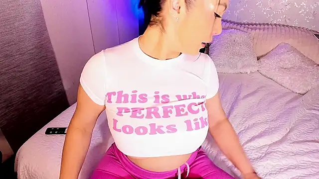 AntonellaFerrerr 1 online show from 22, 4, 2026