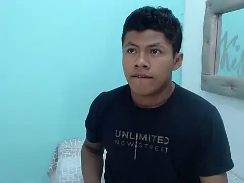 Snapshot of toomixxx chatting on 20, 12, 2025 toomixxx online show from 20, 12, 2025