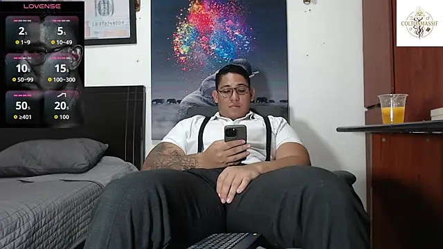 Snapshot of coltonmassiff chatting on 7, 6, 2026 coltonmassiff online show from 7, 6, 2026