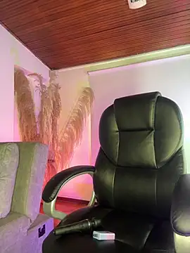 Amelie Wine online show from 14, 4, 2026