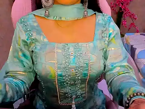 Snapshot of DimondGirl_ chatting on 2, 4, 2026 DimondGirl online show from 2, 4, 2026