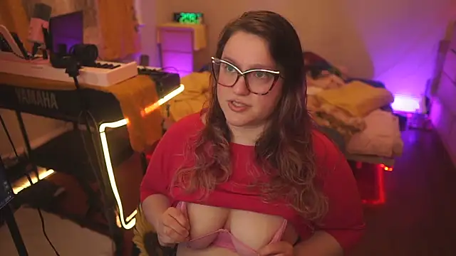 Snapshot of FireproofCuriousiteaze chatting on 7, 3, 2026 FireproofCuriousiteaze online show from 7, 3, 2026