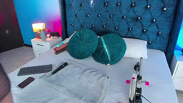 Issa Clark01 online show from 9, 4, 2026