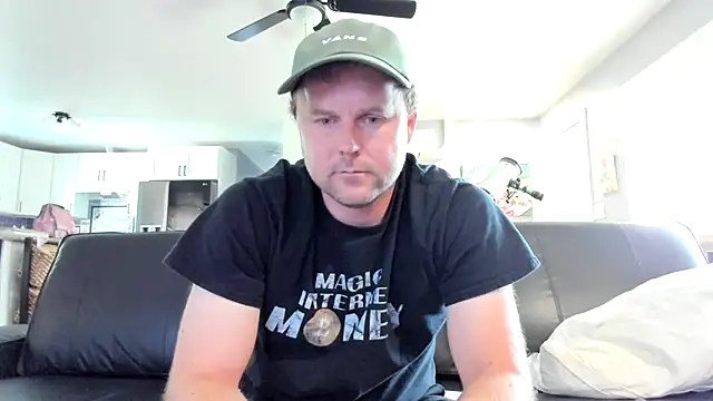 Snapshot of Studmuffin4you chatting on 8, 8, 2026 Studmuffin4you online show from 8, 8, 2026