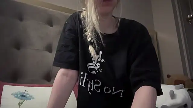 Snapshot of blondinkaa chatting on 8, 6, 2026 blondinkaa online show from 8, 6, 2026