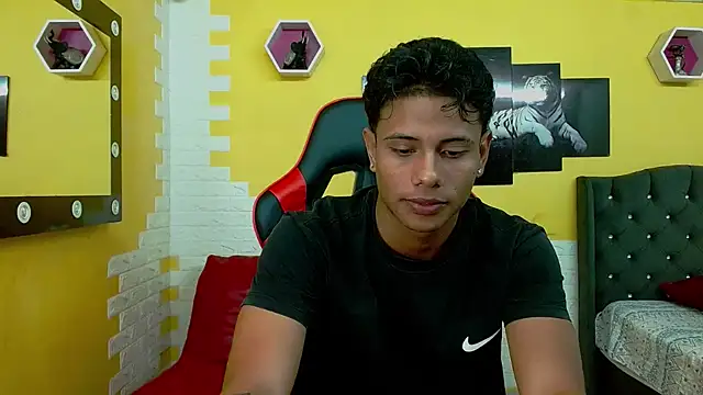 Snapshot of andrew_myersx chatting on 6, 1, 2026 andrew myersx online show from 6, 1, 2026