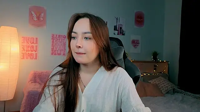 Snapshot of fallin_lovee chatting on 5, 2, 2026 fallin lovee online show from 5, 2, 2026