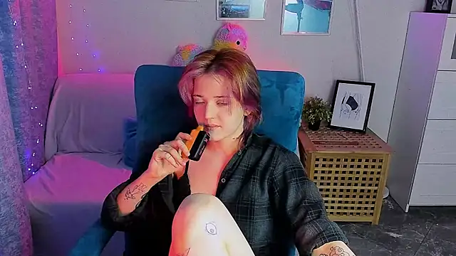 Snapshot of SarahShelby chatting on 8, 5, 2026 SarahShelby online show from 8, 5, 2026