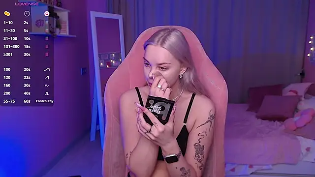 Leslie Caronn online show from 1, 3, 2026