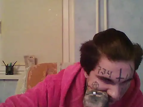 Snapshot of BruceGalaxy chatting on 22, 12, 2025 BruceGalaxy online show from 22, 12, 2025