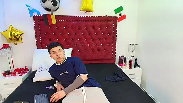 Snapshot of Jaden_and_sofia chatting on 30, 6, 2026 Jaden and sofia online show from 30, 6, 2026