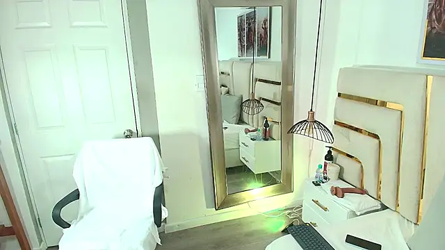 Noelle Minx online show from 9, 4, 2026