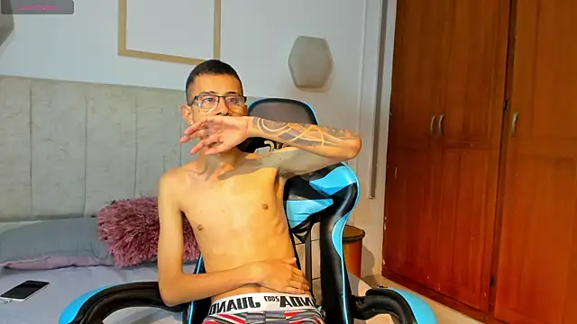 Snapshot of asher_lux chatting on 6, 1, 2026 asher lux online show from 6, 1, 2026