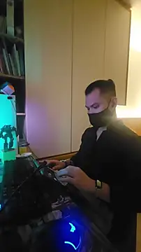 Snapshot of OnlyHand9x chatting on 4, 2, 2026 OnlyHand9x online show from 4, 2, 2026