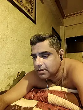 hardnhornybull online show from 17, 4, 2026