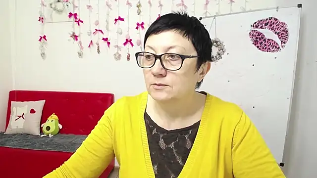 EmilyL0ve online show from 5, 4, 2026