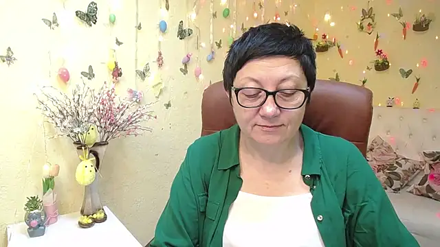 EmilyL0ve online show from 12, 4, 2026