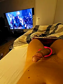 Snapshot of sensualman90 chatting on 1, 6, 2026 sensualman90 online show from 1, 6, 2026