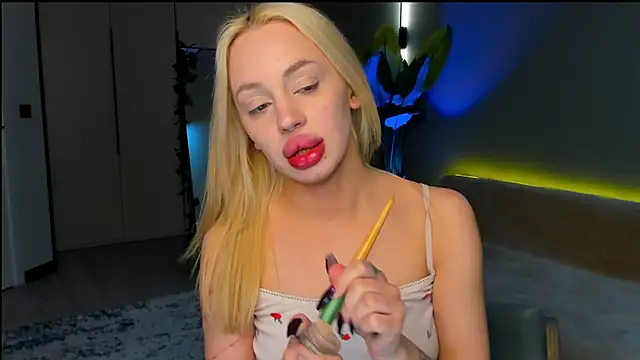 Luna Beverly online show from 30, 3, 2026