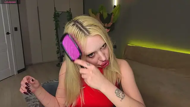 Luna Beverly online show from 17, 4, 2026