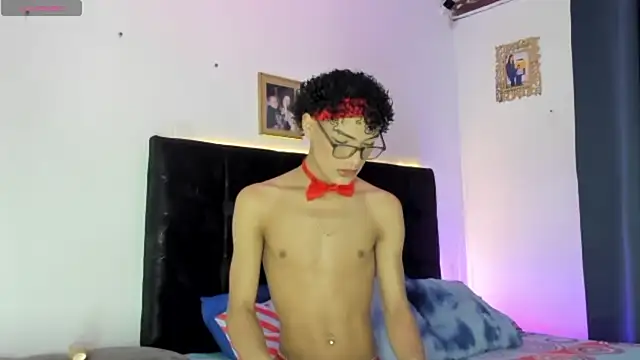 Snapshot of HotboyLyan chatting on 4, 5, 2026 HotboyLyan online show from 4, 5, 2026