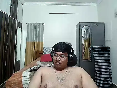 Snapshot of maxi23932 chatting on 17, 5, 2026 maxi23932 online show from 17, 5, 2026