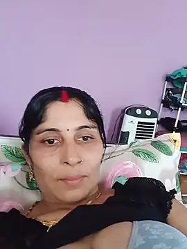 Snapshot of Hot_ree85 chatting on 23, 7, 2026 Hot ree85 online show from 23, 7, 2026