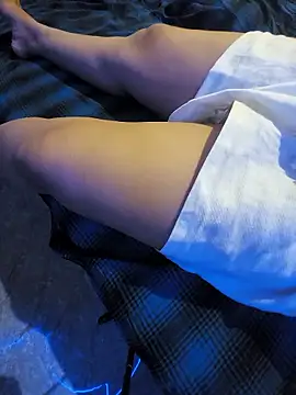 Snapshot of Lovelygirl05 chatting on 8, 1, 2026 Lovelygirl05 online show from 8, 1, 2026