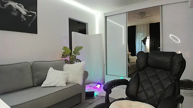 Ivy Bellee online show from 16, 4, 2026